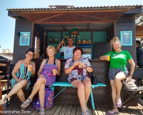 Hermosas ellas, disfrutando sus jugos en la playa :Encuentro Grupal NOS VAMOS DE VIAJE A MAR DE AJO????