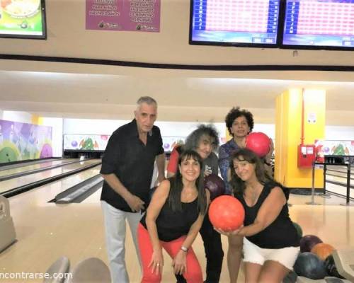 Línea 5, puros cuervos! :Encuentro Grupal BOWLING EN EL DIA DELA MUJER 