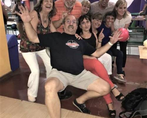 como siempre EL EQUIPO :Encuentro Grupal BOWLING EN EL DIA DELA MUJER 