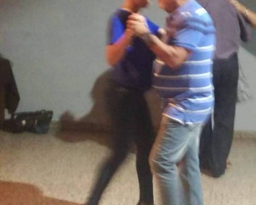 No se si la foto esta movida o es la velocidad de Sandra y Horacio :Encuentro Grupal Date la oportunidad de aprender a bailar tango y divertirte