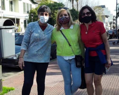 Nos pudimos juntar las 3 chicas de tango. Sil verde limón y María Ines la deportista!!  :Encuentro Grupal IN  DEVOTO TOWN SALIMOS A CAMINAR