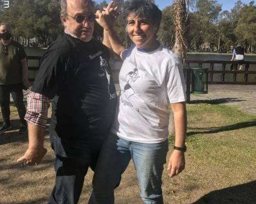 Nos ve el profe de tango en esta pose tan estrambótica y nos mata!!!.  :Encuentro Grupal FESTEJAMOS LA PRIMAVERA EN PARQUE 3 DE FEBRERO