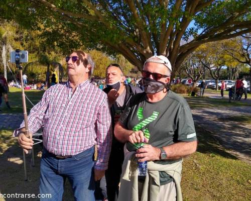 No se entiende que estaban haciendo este trío: Florentino, Pablo y Jorge20. :Encuentro Grupal FESTEJAMOS LA PRIMAVERA EN PARQUE 3 DE FEBRERO