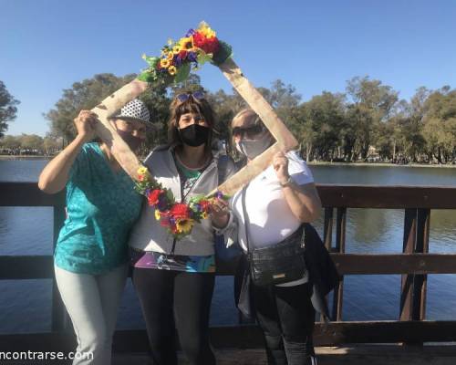 Hermoso día de la primavera ,conociendo y compartiendo con grupo tan copado,un gusto conocerl@s,hasta las próximas! :Encuentro Grupal FESTEJAMOS LA PRIMAVERA EN PARQUE 3 DE FEBRERO