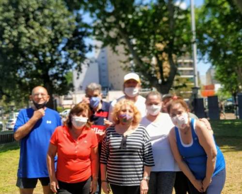 21981 1 Nos encontramos al aire libre , elongamos ,fortificamos y nos oxigenamos . Mujeres y hombres de la pàgina venganse ,  Lo mejor  los espera ,  Nos conv