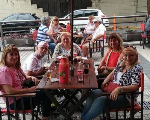 @LUNADEAVELLANEDA. Hermosa salida,  genial tu guía Gabriel. :Encuentro Grupal Floralis generica  En RECOLETA con distancia barbijo y zapatillas.La pasamos bomba y no nos damos manija.!!!!!