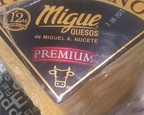 A pedido de algunos participantes, éste es el parmesano que probaron. La línea Premium, tiene una maduración (estacionamiento) adicional de 12 meses. Su centro productivo está en Vedia, provincia de Buenos Aires. Pueden realizar consultas por facebook si  :Encuentro Grupal TAPEO Y DEGUSTACIÓN DE VINOS EN PALERMO