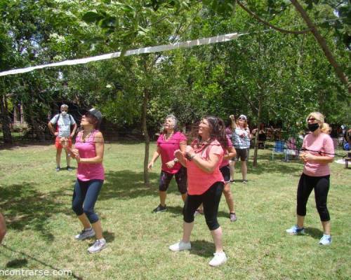 Voleibol..6 mas el árbol, contra 4 y perdieron... ajajja :Encuentro Grupal El regreso del "que te jedi"