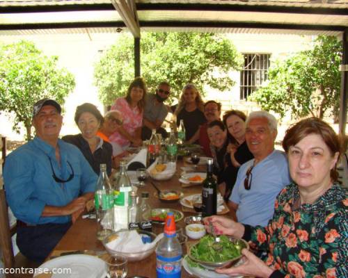 Salud! Linda mesa, linda gente! Rico todoooo! :Encuentro Grupal El regreso del "que te jedi"