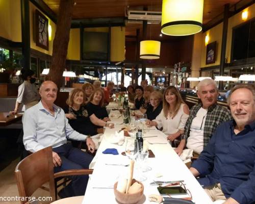 En este picnic cada uno aportó a la mesa el mejor condimento personal que tenía para compartir! Muy buena despedida, habrá que proponer la bienvenida!!!!!  :Encuentro Grupal Brindis de Fin de Año! Sí, súmense, los esperamos!!!