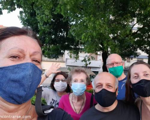 Debajo de los barbijos, la linda gente que disfrutó una tarde bellísima !! :Encuentro Grupal " Caminata en el Parque Chacabuco " Grupo La endorfina