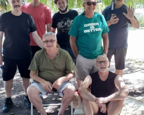 muy buena Reunión ,la gente que asistió , la organización todo genial ,la pase tan bien que la temperatura del día paso a un segundo plano    :Encuentro Grupal Pic Nic juvenil  el Berenjena Fest y fiambres delicatessen caseras y el show del tupper.