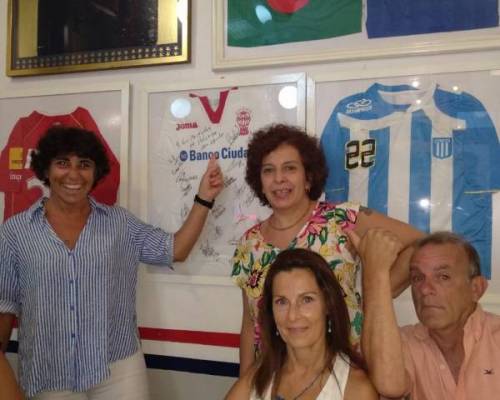 Apareció la foto con la camiseta de los quemeros. Fair Play ante todo :Encuentro Grupal CONOCIENDO LOS BODEGONES DE CABA