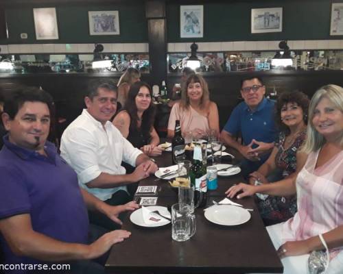 Una hermosa noche, en un lugar distinto!!! Compartimos charlas, risas y unos exquisitos tragos!!! Un idea original!! Qué se repita!! :Encuentro Grupal MISTERIOSA BUENOS AIRES