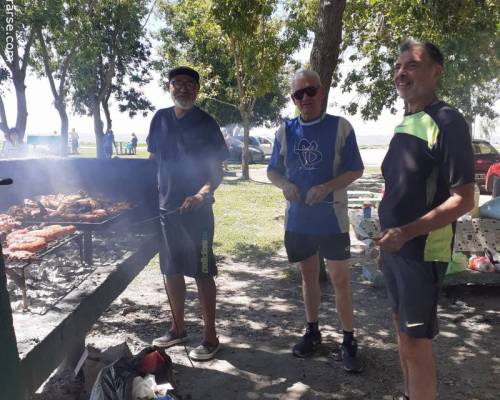 Un aplauso para los asadores y el colado jajajaja! :Encuentro Grupal COMPARTIMOS UN FUEGUITO A ORILLAS DEL RÍO?!?!