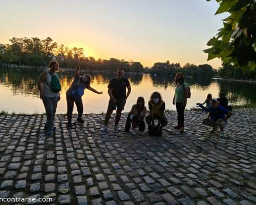 Hermoso atardecer... :Encuentro Grupal Y SEGUIMOS CAMINANDO....por los bosque de Palermo, desde El Galeón a Biblos