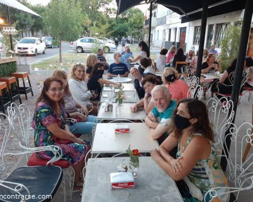 Comienzo de Reunion.Pidiendo la consumision :Encuentro Grupal Segunda Cafeteada en Monte Castro