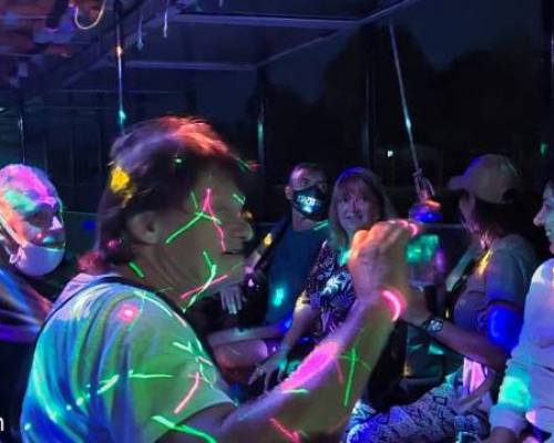 Mucha onda el lanchero!!! Simpatía, cumbia, cuarteto y lancha boliche, genial!!!! :Encuentro Grupal ISLA PAULINO!  Algo distinto, interesante, agreste, energizante
