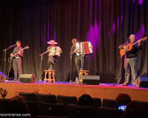 Recital de Pancho Escalada... talento , alegria, risas.. espectaculo con energia positiva tan necesaria en estas epocas. :Encuentro Grupal Seguimos con la Música Gratis desde UOCRA