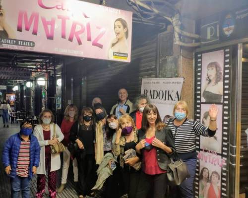 Lindo grupo !!! :Encuentro Grupal RADOJKA - Te quedaste en Bs As, vamos a ver teatro