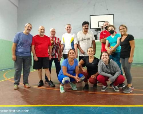 23092 1 VOLEY  en flores