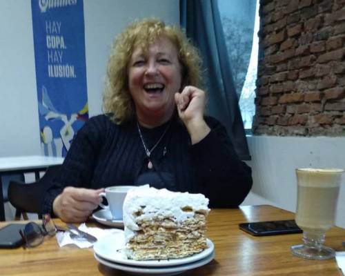 En primer plano el postre rogel.Atras de esa delicia...  Rouxy. Entre las 2 dejamos el plato vacio  :Encuentro Grupal CATEDRAL DE LA PLATA (Recemos para que no la cierren de nuevo)