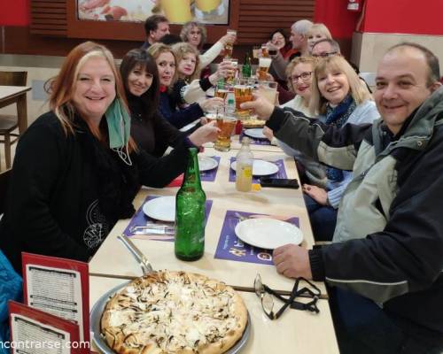 Pizzería solo para nosotros, como en casa!  :Encuentro Grupal BUENOS HUMORES -  4 comedias de humor 