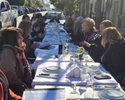 23665 8 DISFRUTEMOS UN ALMUERZO EN BUENA COMPAÑIA