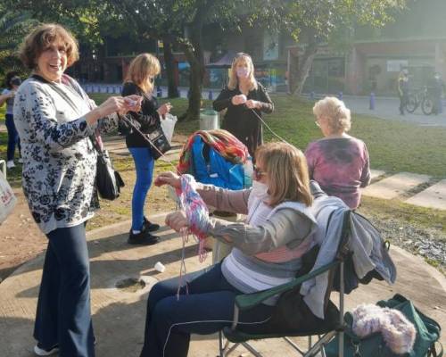 Que lindo chicas !!! Que movida tejedoras !  :Encuentro Grupal ¿Y si nos juntamos a tejer en el Día de Independencia, te prendés?