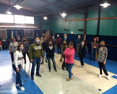 Excelente clase, el lugar muy bien ventilado. Re feliz de volver a conectarme con el baile y la música. Gracias Profe :Encuentro Grupal SALSABACHATEAMOS CON TOQUES DE AMERICANO Y ROCK ! ! !