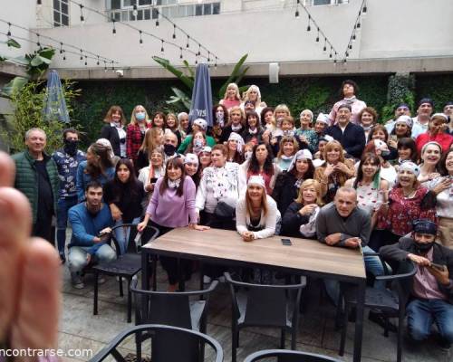 Gracias a mis queridos hijos  que pudieron acompañarme  y conocer a  la loca linda gente con la que comparto gratos momentos , hay una que no pudo estar  pero ya los conoce de otras fiestas jajajaj :Encuentro Grupal FESTEJAMOS EL DIA DE LA AMISTAD!!!!!