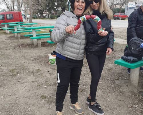 Ellas chochas con el regalito sorpresa! :Encuentro Grupal Festejemos con un fueguito... el fueguito que nos une!!!