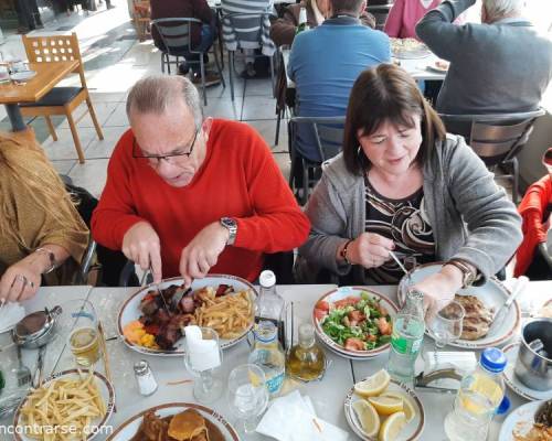 Y ahora cada uno en lo suyo!! Jaja Todo sea por la mastica!!! :Encuentro Grupal Almorzamos en Villa Devoto