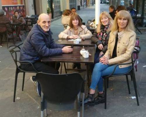 23830 5 CAFE de CABALLITO  en un salón precioso con ventilación  y cupo limitado