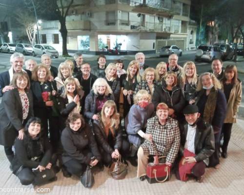 Foto del Grupete en la puerta perdimos a Maria y Jorge  :Encuentro Grupal CENAMOS EN CARMIN Y FESTEJAMOS CUMPLEAÑOS !!!!!!