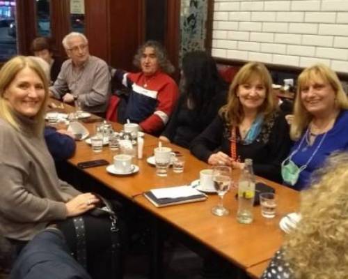 Con Greis Lidiah y yo una rica merienda a pesar del tiempo  de. Lluvia ayer  :Encuentro Grupal ¡¡ CUPO COMPLETO !! Y llego la  Primavera con la mejor fuerza y mejor vibra