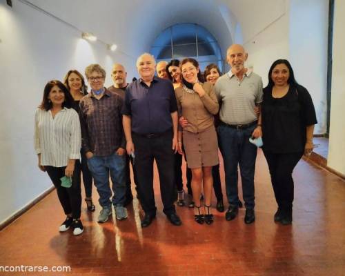 Excelente  clase Roberto  y  un grupo maravilloso :Encuentro Grupal date la oportunidad de aprender a bailar tango y divertirte