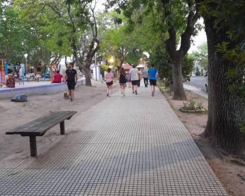 24721 2 CAMINAMOS EN LA PLAZA DE LA CRUZ