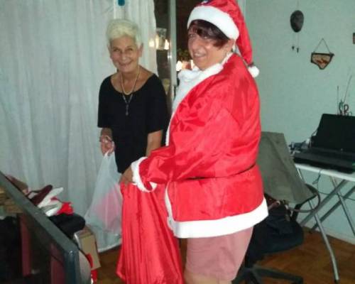 gracias a las Mama Noel por los regalitos! :Encuentro Grupal COMO  DESDE HACE VARIOS AÑOS NAVIDAD JUNTOS