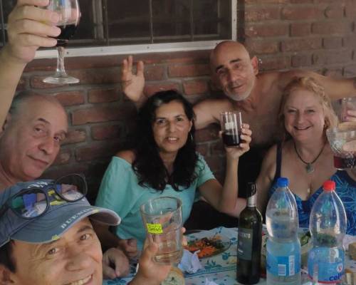 salud amigos, que divertida mesa! uno mas piantado que el otro! :Encuentro Grupal ¡¡ Asado, pileta y bailongo !!