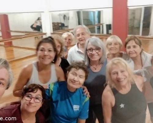 felices estamos danzando con toooooodo    . Gracias por la alegtía  la  amistad .  el trabajo en equipo , y como valofamos logros ,  SI QUE EXISTEN LOGROS. VALIOSO CAPITAL HUMANO  EN EL GRUPO HAY. :Encuentro Grupal DANZA CONTEMPORÁNEA. NIVEL INTERMEDIO