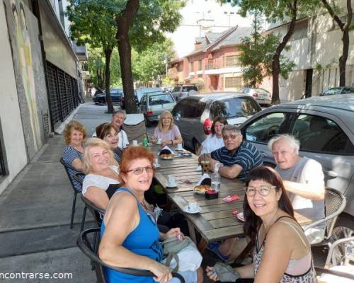 Hermosos !!! Los amigos .reponiendo energías juntos .hablando de proyectos Gracias encontrTse por lo social que cambió para bien nuestras vidas gracias a Aldo .excelente maestro ,que quienes nos ven trabajar con él en el parqu ya se incorporan a encontrar :Encuentro Grupal ELONGACIÒN, FLEXIBILIDAD. OXIGENACIÒN