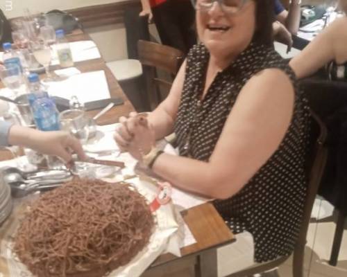 Feliz Cumpleaños Berta Gracias por compartir tu rica torta con Nosotros  :Encuentro Grupal ME ACOMPAÑAS Y CENAMOS EN CARMIN EN MARZO Y FESTEJAMOS CUMPLES????