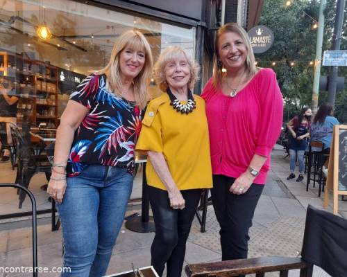 Amorosas las tres! :Encuentro Grupal EN EL DÍA DE LA MUJER NOS JUNTAMOS A TOMAR UN CAFÉ