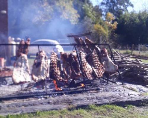 25451 25  día del trabajador/a .Parrillada en Tomás Jofré.