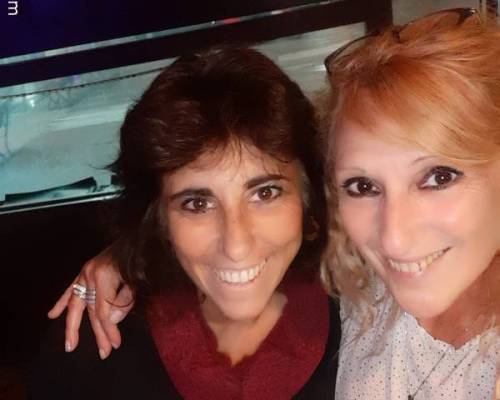 Pasándola muy bien con mi amiga Sandra  :Encuentro Grupal Singles Night en costanera, cena show y baile