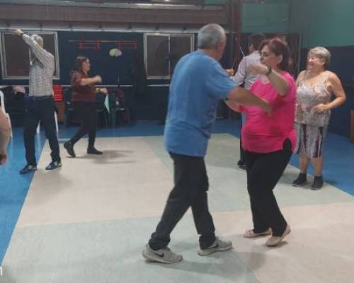 25522 1 MARTES MOVIDITO… BAILAMOS AMERICANO Y SALSA ! ! ! 