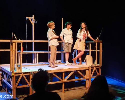  Maternika escrita y dirigida por Sandra Franzen y protagonizada por Susana Cart, Agustina Cerviño y Andrea Villamayor  :Encuentro Grupal MATERNIKA: una obra sobre la maternidad en todas sus formas.