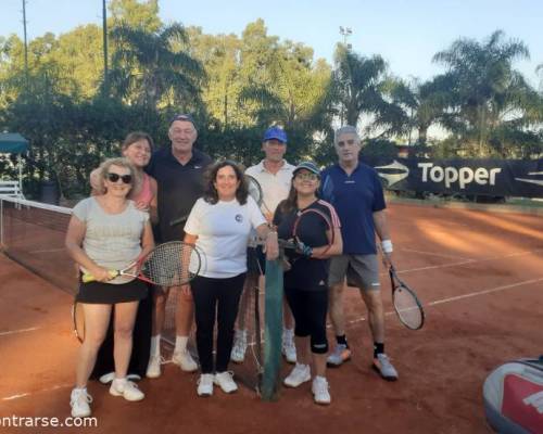 Encuentros Grupales (27/03/2022) :   TENIS del Domingo rodeado de verde 