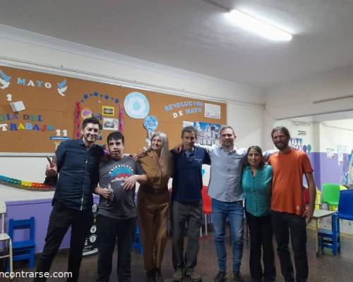 Con Gastón, Trabajador Social. Dante, alumno, Jorge, profe de Educación Física, Daniel y Lili, Profes y Fernando Psicólogo. Hay Equipo!!  :Encuentro Grupal   CARLOS CAPLÓ & DON EMILIO. Juntos x  IADAL